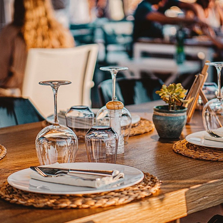 L'élégance des porte-menus en bois dans la restauration